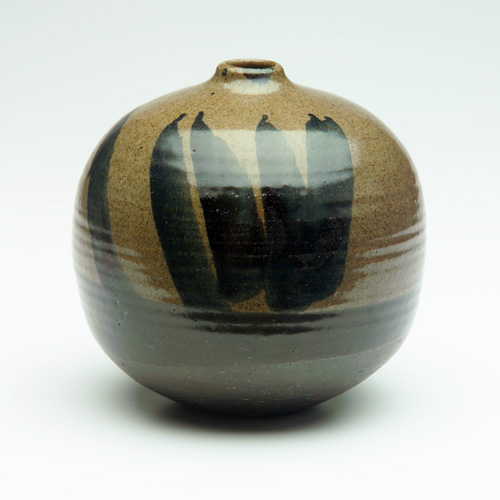 Appraisal: TOSHIKO TAKAEZU Spherical stoneware vessel with random indigo brushstrokes on