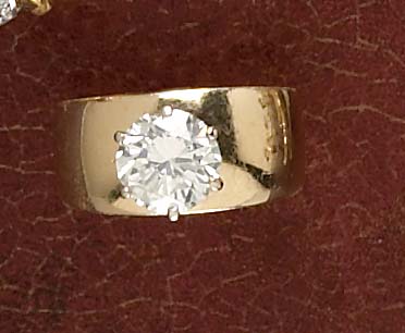 Appraisal: DIAMOND SOLITAIRE RING k yellow gold mm tapered band set