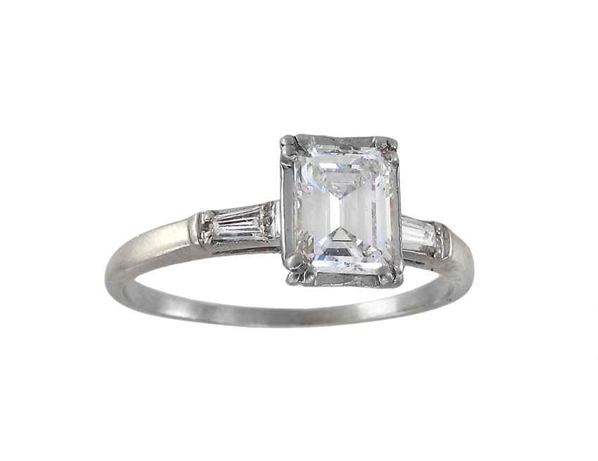 Appraisal: PLATINUM CT DIAMOND SOLITAIRE RING CA 'S Platinum ring centers