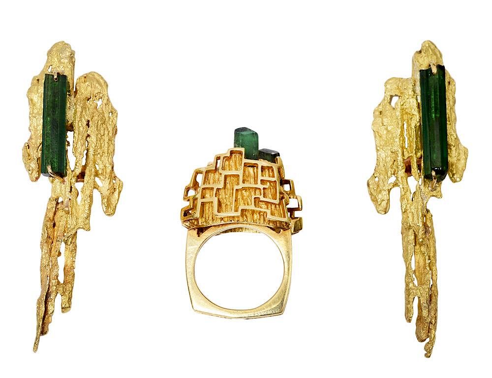 Appraisal: EIGHTEEN KARAT GOLD AND GREEN TOURMALINE SUITE OF JEWELRY Ring