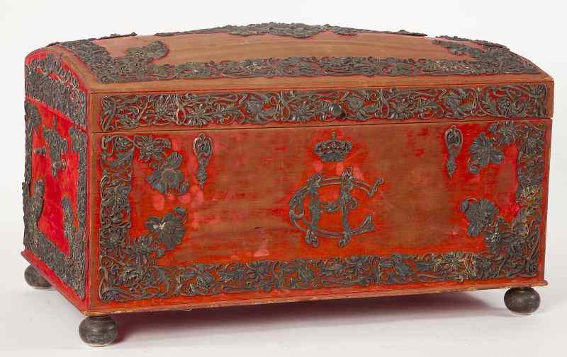 Appraisal: Art Nouveau Lady's Traveling Cofferlate th century covered in red