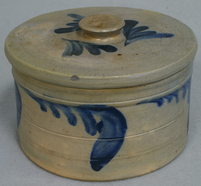 Appraisal: Blue decorated stoneware butter tub tiny flake on inside rim