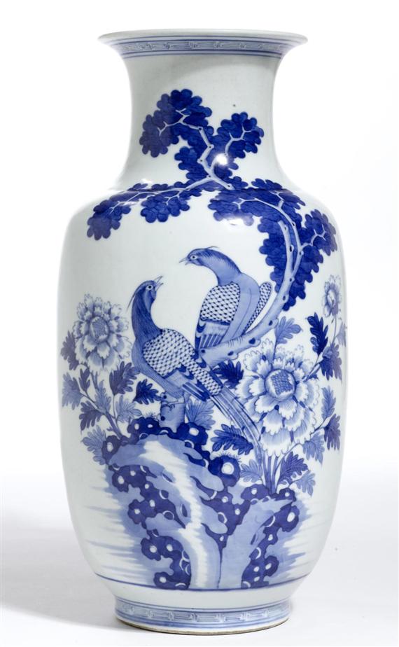 Appraisal: A BLUE AND WHITE VASE China early th c height