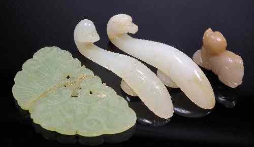 Appraisal: Two Chinese white jade belt hooks with birds head terminal