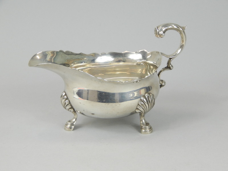 Appraisal: A George V silver sauce boat with a scroll handle