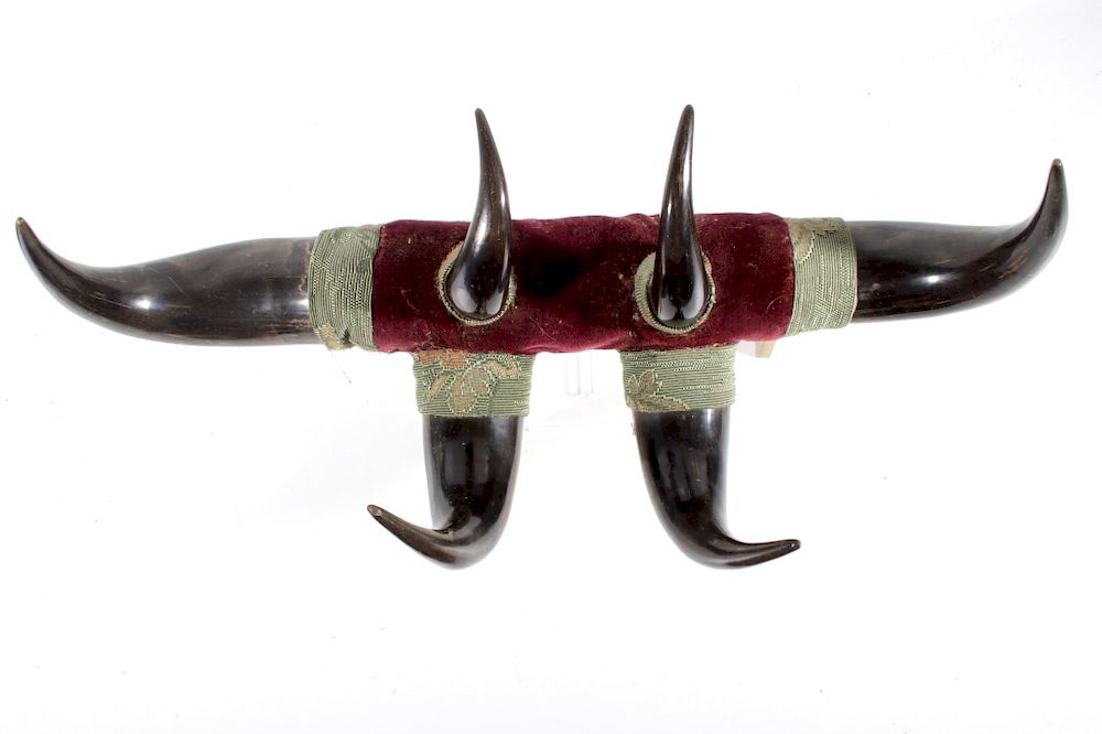 Appraisal: Antique Victorian Western Buffalo Steer Horn Rack This is a