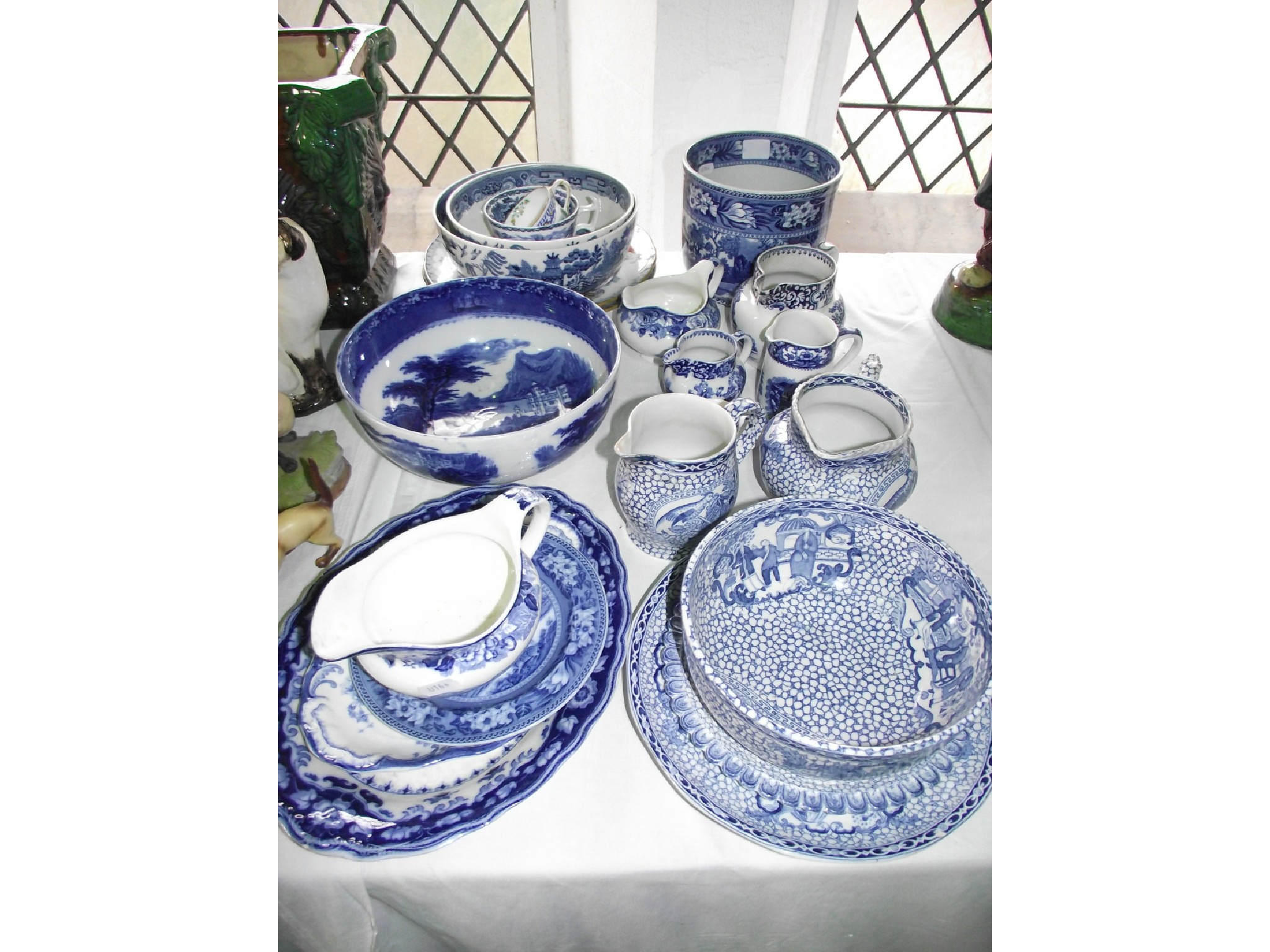 Appraisal: A quantity of blue and white printed wares including a