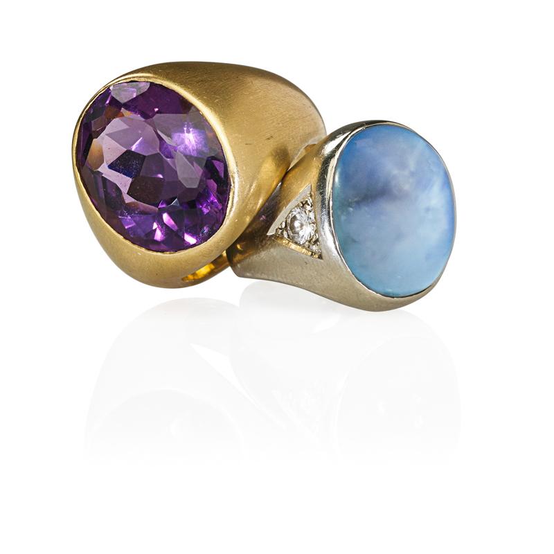 Appraisal: GENT'S STAR SAPPHIRE OR AMETHYST K GOLD RINGS Oval cabochon