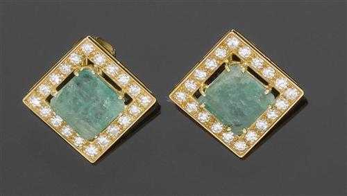 Appraisal: EMERALD AND DIAMOND CLIP EARRINGS Yellow gold Elegant square clip