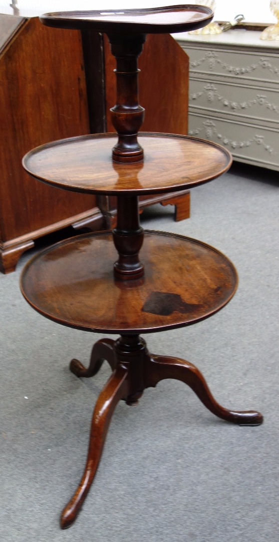 Appraisal: A George III mahogany graduated circular three tier dumb waiter