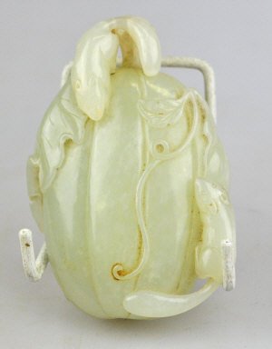 Appraisal: Chinese th th century jade carving with squirrels clambering over