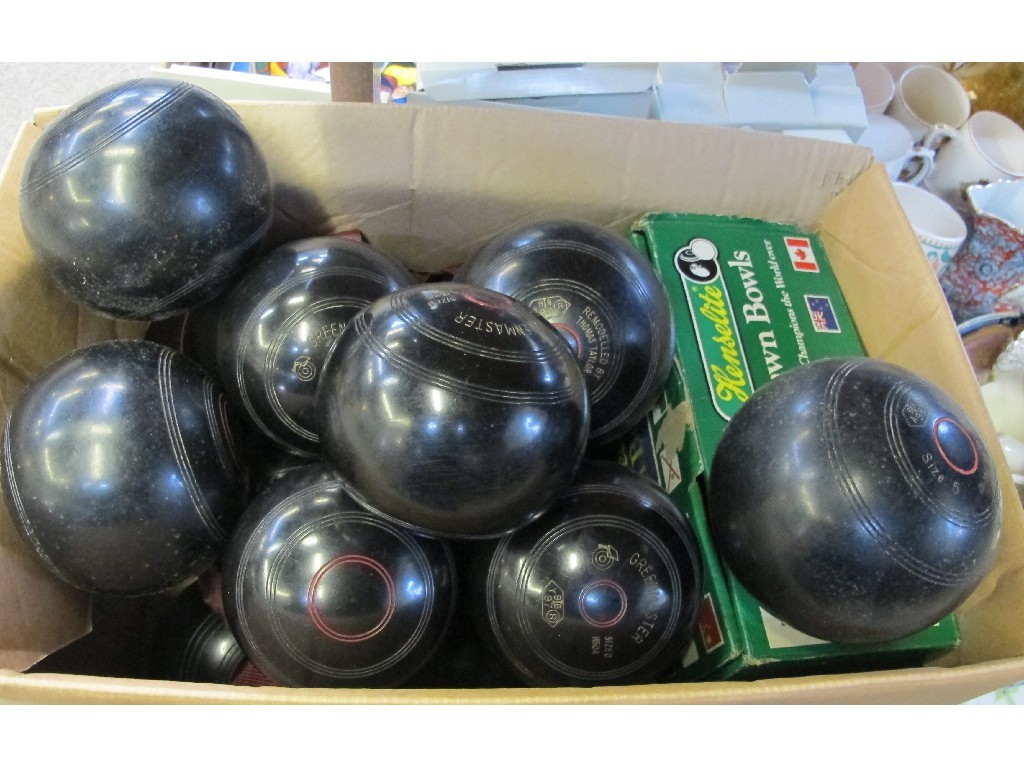 Appraisal: Box of lawn bowls