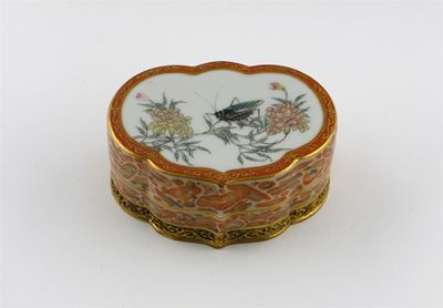 Appraisal: A Chinese ruyi-shaped box and cover painted with a large