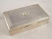 Appraisal: A silver cigarette box Birmingham approx x cm