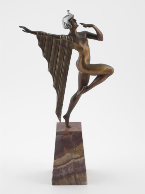 Appraisal: A patinated bronze figure of a nude woman