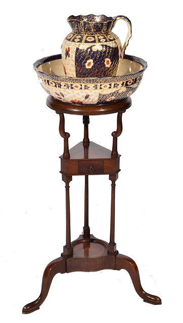 Appraisal: A GEORGIAN STYLE MAHOGANY WASH BASIN STAND with ring support