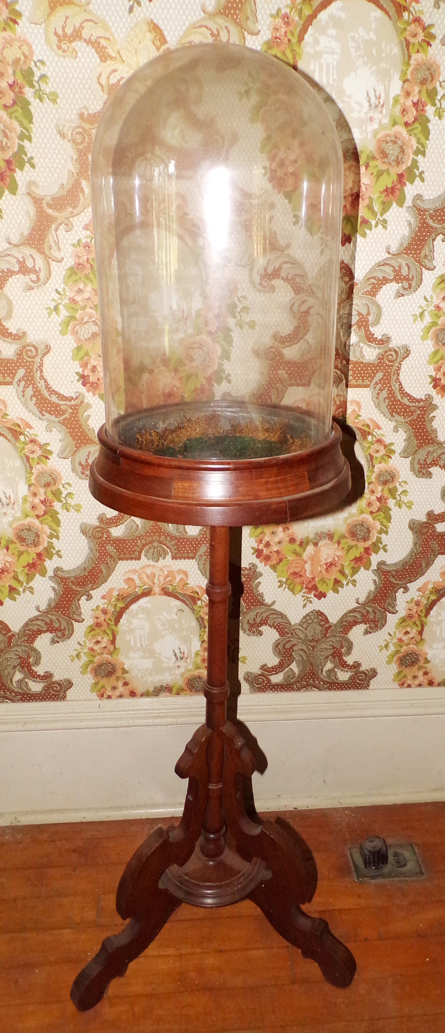 Appraisal: Victorian walnut candle stand turned column support ending in three