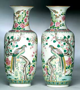 Appraisal: PAIR LARGE ANTIQUE CHINESE VASES Pair tall and finely painted