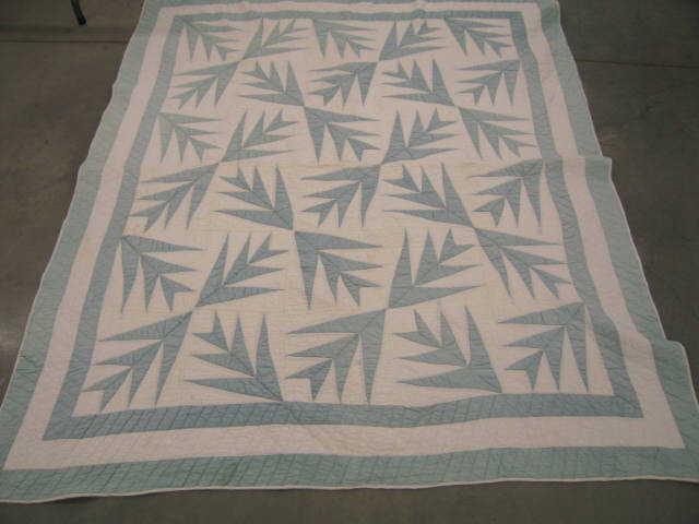 Appraisal: Handmade Quilt triple arrow variation x