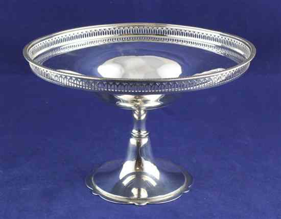 Appraisal: A 's silver tazza with pierced border Birmingham in oz