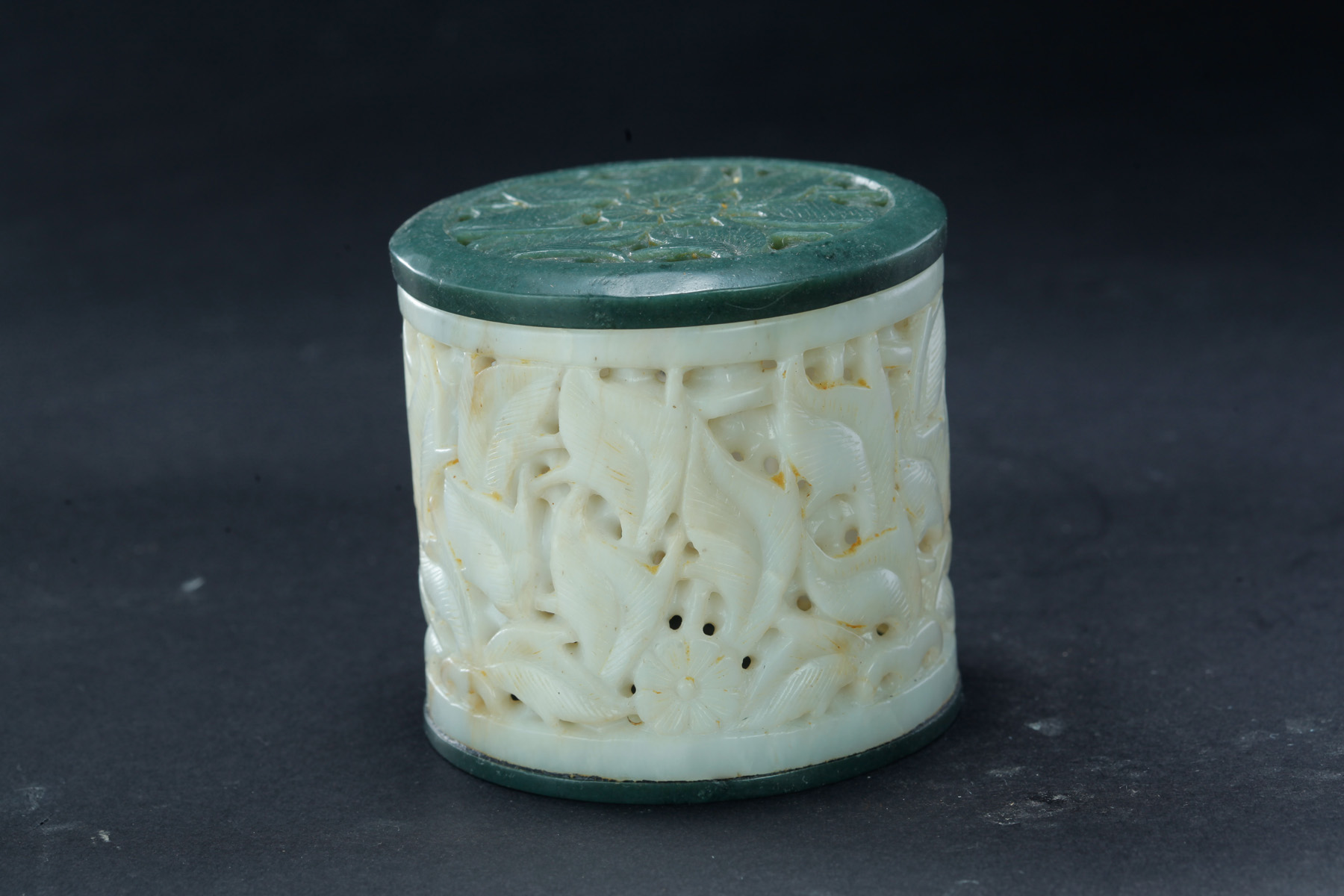 Appraisal: CHINESE WHITE AND SPINACH JADE BOX Late th-early th century