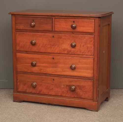 Appraisal: A Victorian mahogany chest of drawers with rounded and chamfered