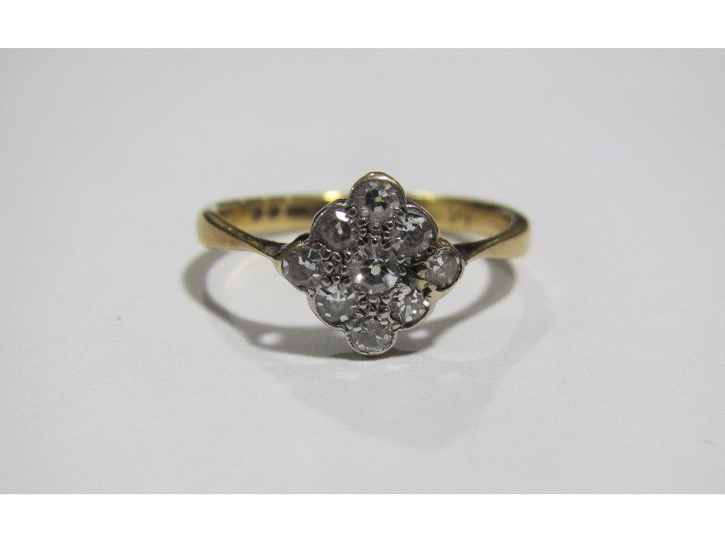 Appraisal: Nineteen twenties ct gold diamond stone diamond cluster ring with