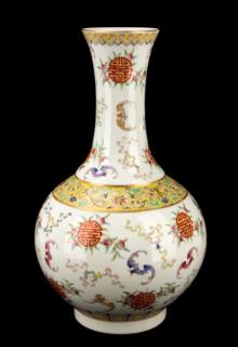 Appraisal: Chinese Famille Rose Porcelain Vase w Bats Chinese th century