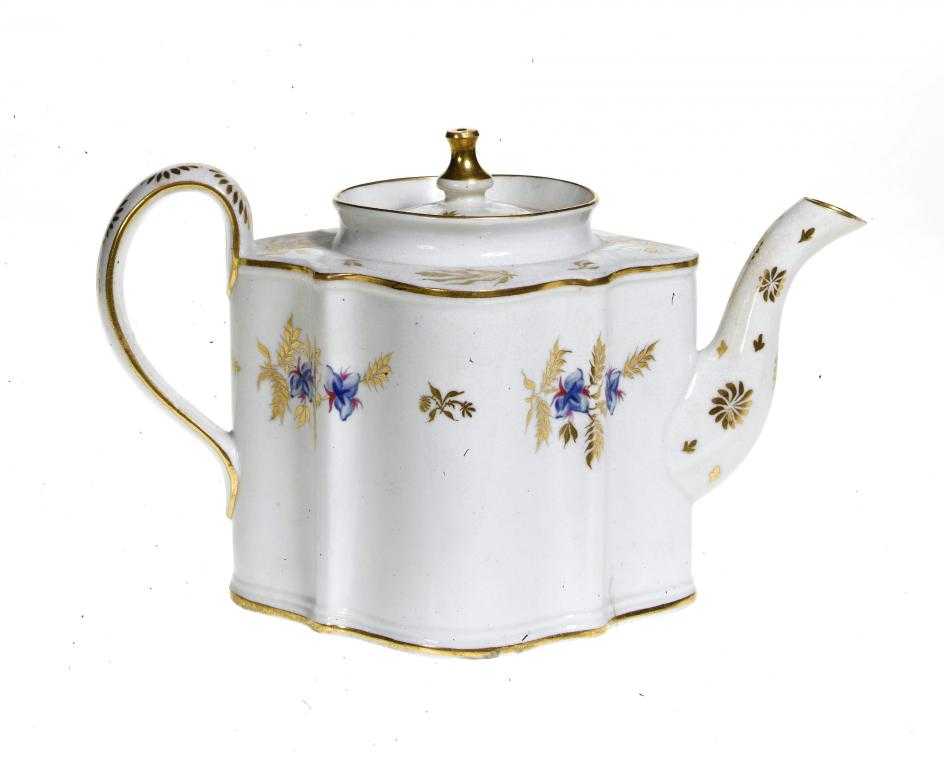 Appraisal: AN A E KEELING TEAPOT AND COVER of silver shape