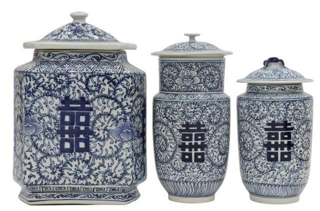 Appraisal: lot of Chinese blue and white porcelain lidded jars varied