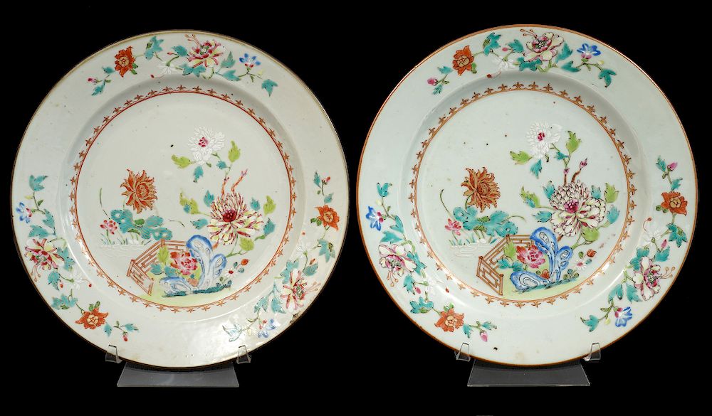 Appraisal: Pair of th C Chinese Export Porcelain Plates Pair of