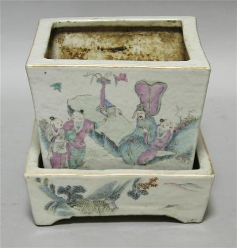 Appraisal: CHINESE CACHE POT AND TRAY Qing dynasty First half of