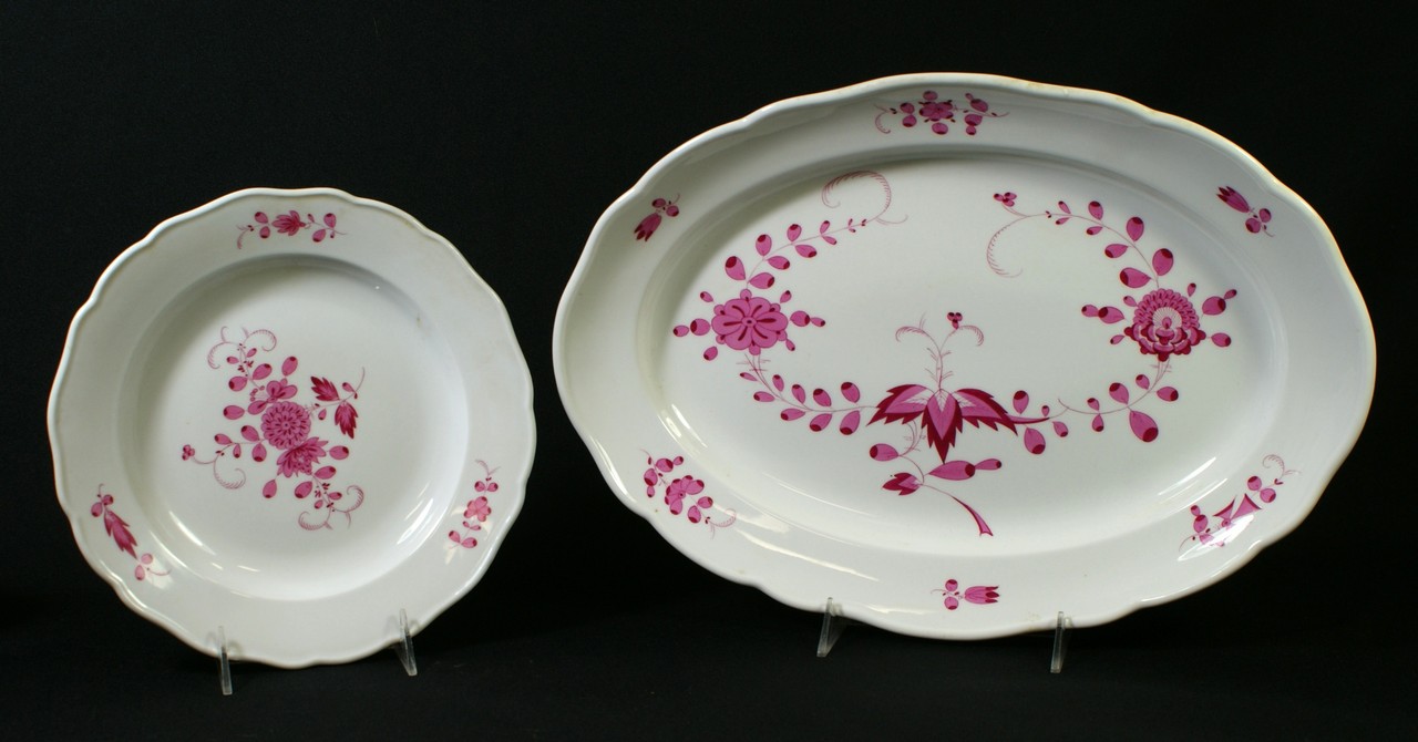 Appraisal: Meissen oval platter and round plate in the purple Indian