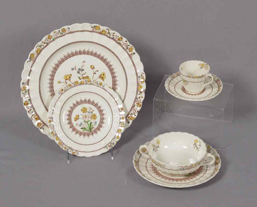 Appraisal: COPELAND SPODE BUTTERCUP CHINA Approx pieces to include dinner plates