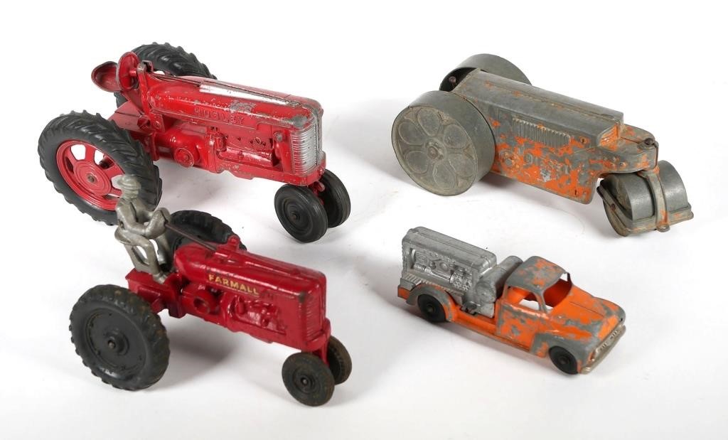 Appraisal: VINTAGE METAL TOY VEHICLESLot of four toy pieces including diecast