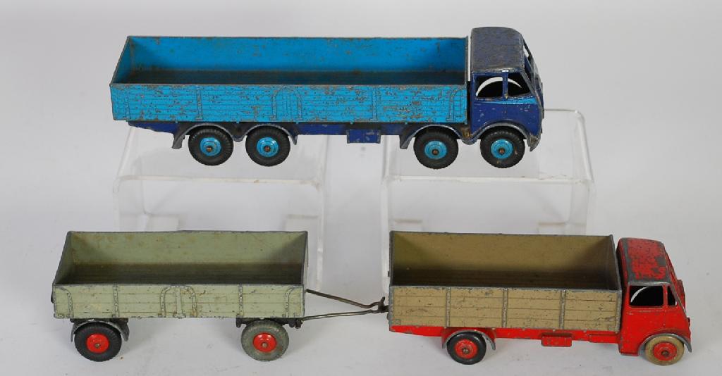 Appraisal: DINKY SUPERTOYS 'FODEN DIESEL - WHEEL WAGON' st type dark