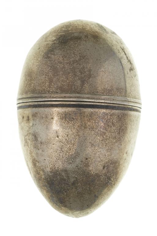 Appraisal: A GEORGE III SILVER NUTMEG GRATER of egg shape cm