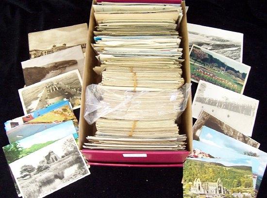 Appraisal: A large quantity of loose postcards