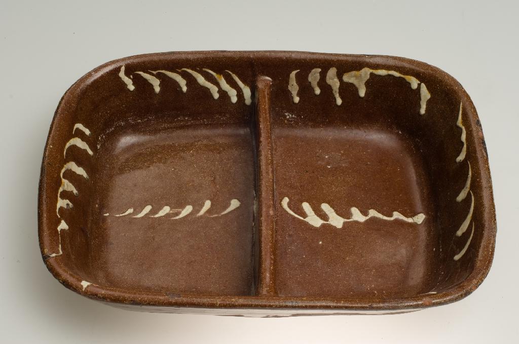 Appraisal: th CENTURY SLIPWARE DISH of rectangular form with running slip