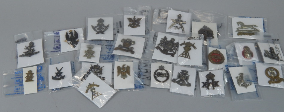 Appraisal: A quantity of military cap badges to include the th