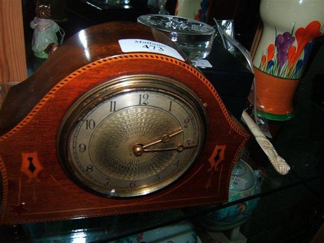 Appraisal: A small Edwardian mantel clock with satinwood inlay and silvered