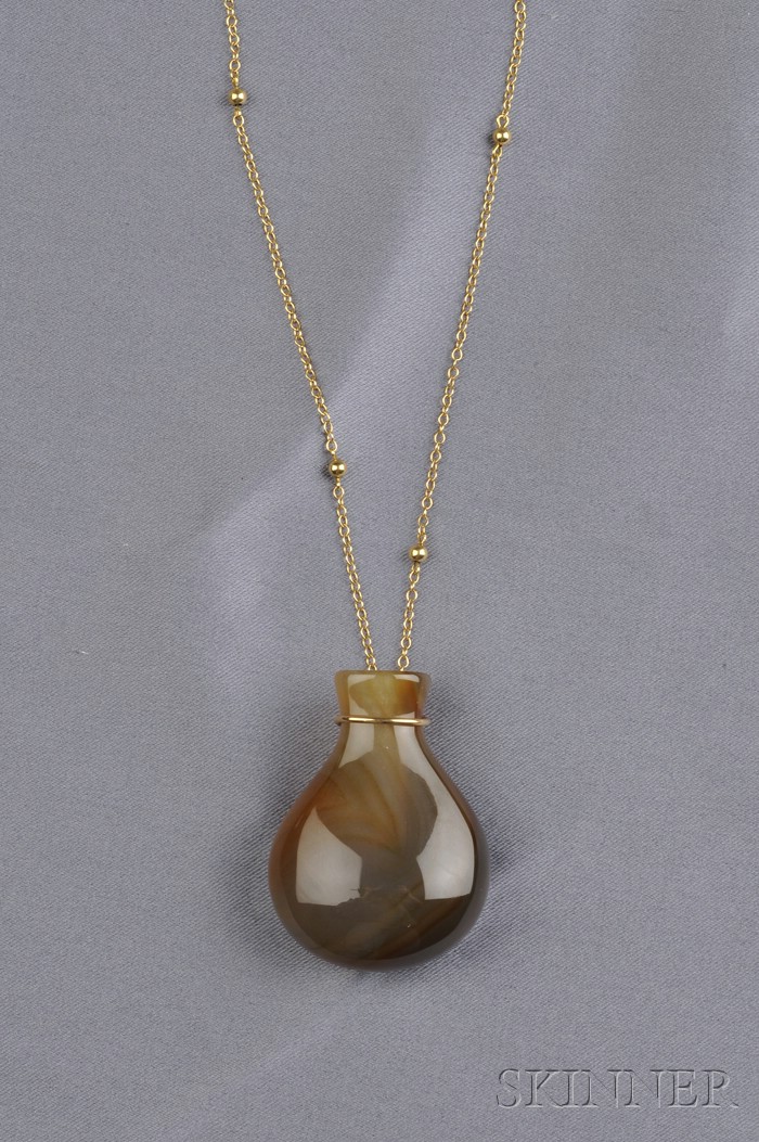 Appraisal: kt Gold and Agate Pendant Necklace designed as an agate