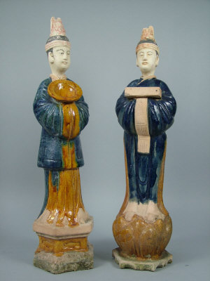 Appraisal: A mixed lot of Chinese ceramics to include a modern