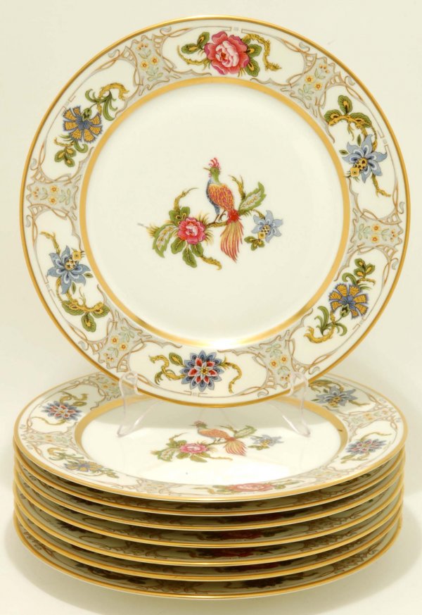 Appraisal: A set of eight porcelain Limoges dinner plates Center bird