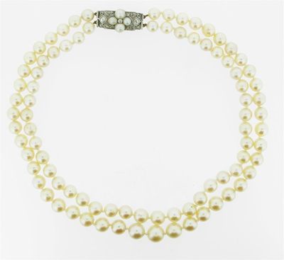 Appraisal: A two row graduated cultured pearl necklace The pearls graduate