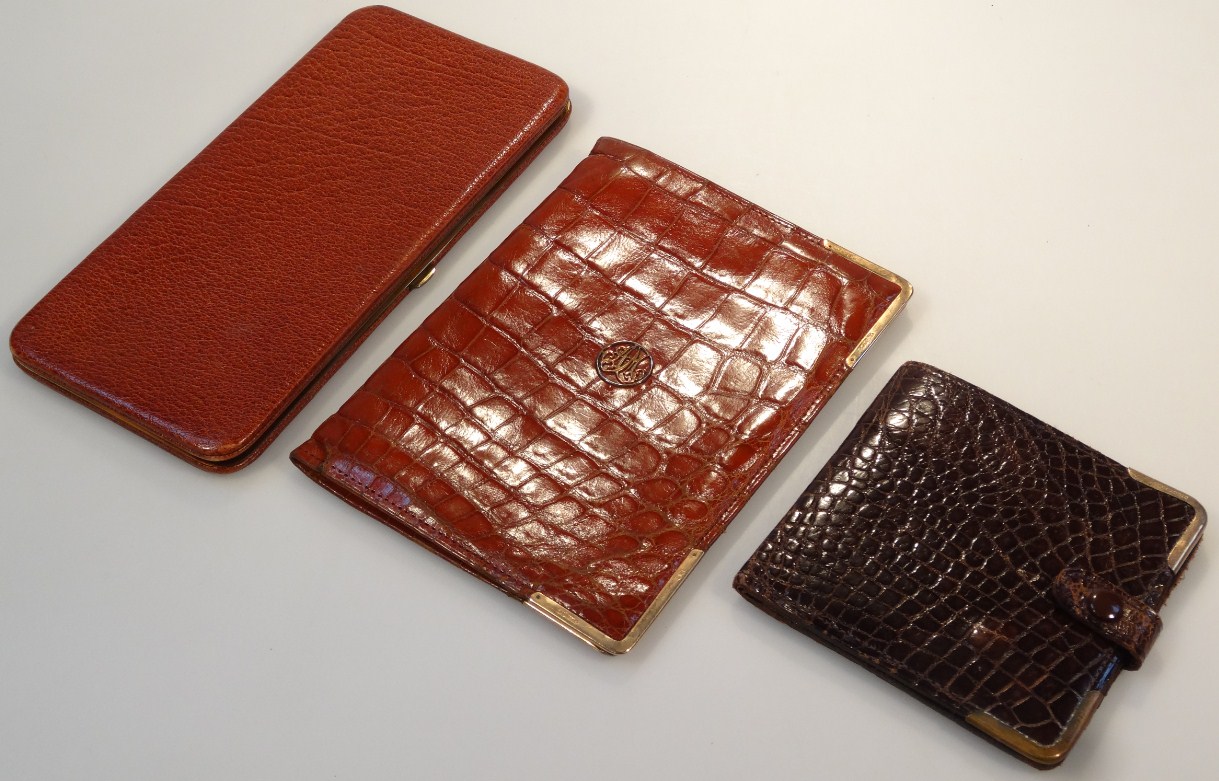 Appraisal: A mid- thC ct gold mounted leather alligator finish wallet