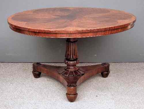 Appraisal: An early Victorian walnut and amboyna circular breakfast table the