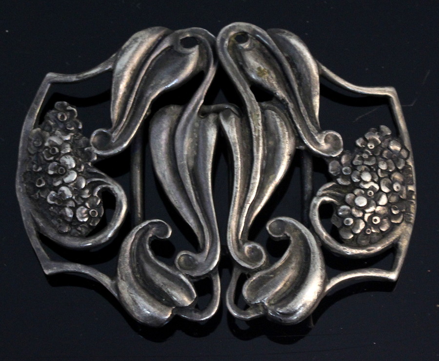 Appraisal: An Art Nouveau silver buckle Levi Salaman Birmingham of stylised