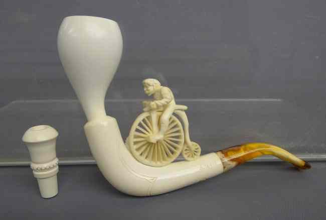 Appraisal: Meerschaum highwheel pipe in original case Pipe '' length without