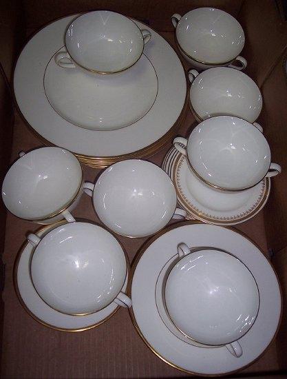 Appraisal: A Wedgwood California pattern dinner service of forty pieces